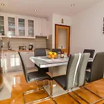 Centroom Apartman *