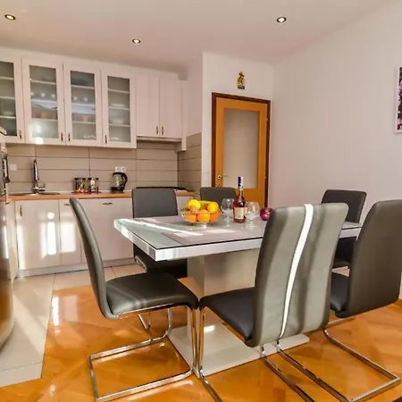 Centroom Apartman *